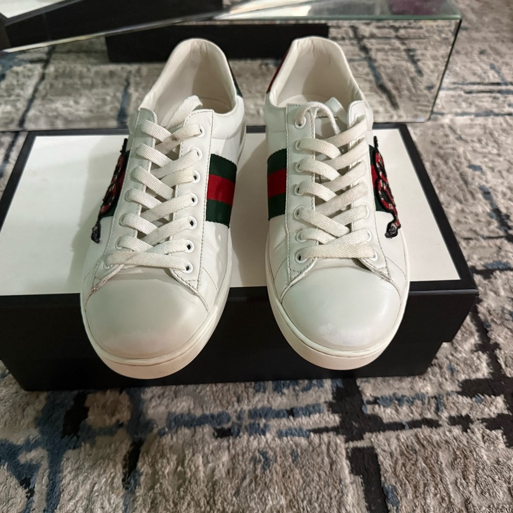 Gucci White and Green Men's Sneakers with Red Accents - Picture 2 of 3